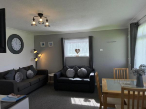 62 M&T Chalets , 2 bed detached chalet Florida holiday park Hemsby